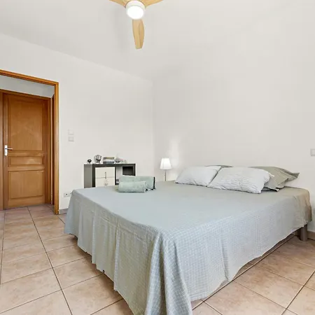 Villa Nimes Couette-café