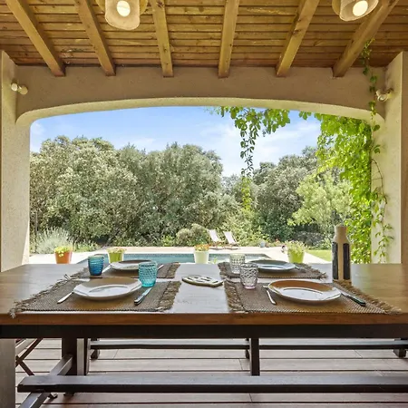 Villa Nimes Couette-café