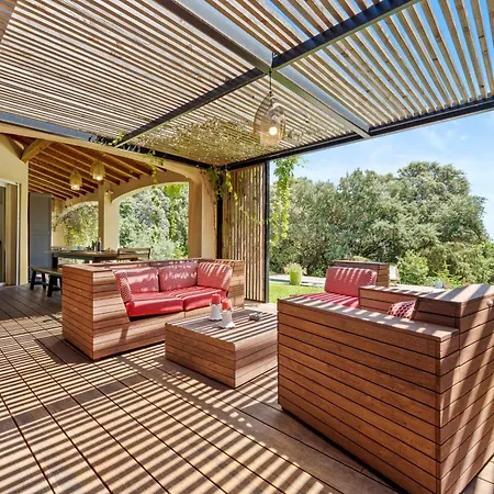 Couette-café Villa Nimes 4*