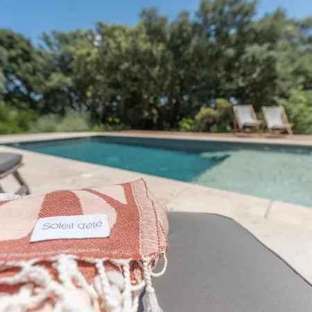 Couette-café Villa Nimes 4*