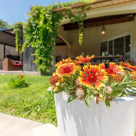 Villa Nimes Couette-café 4*